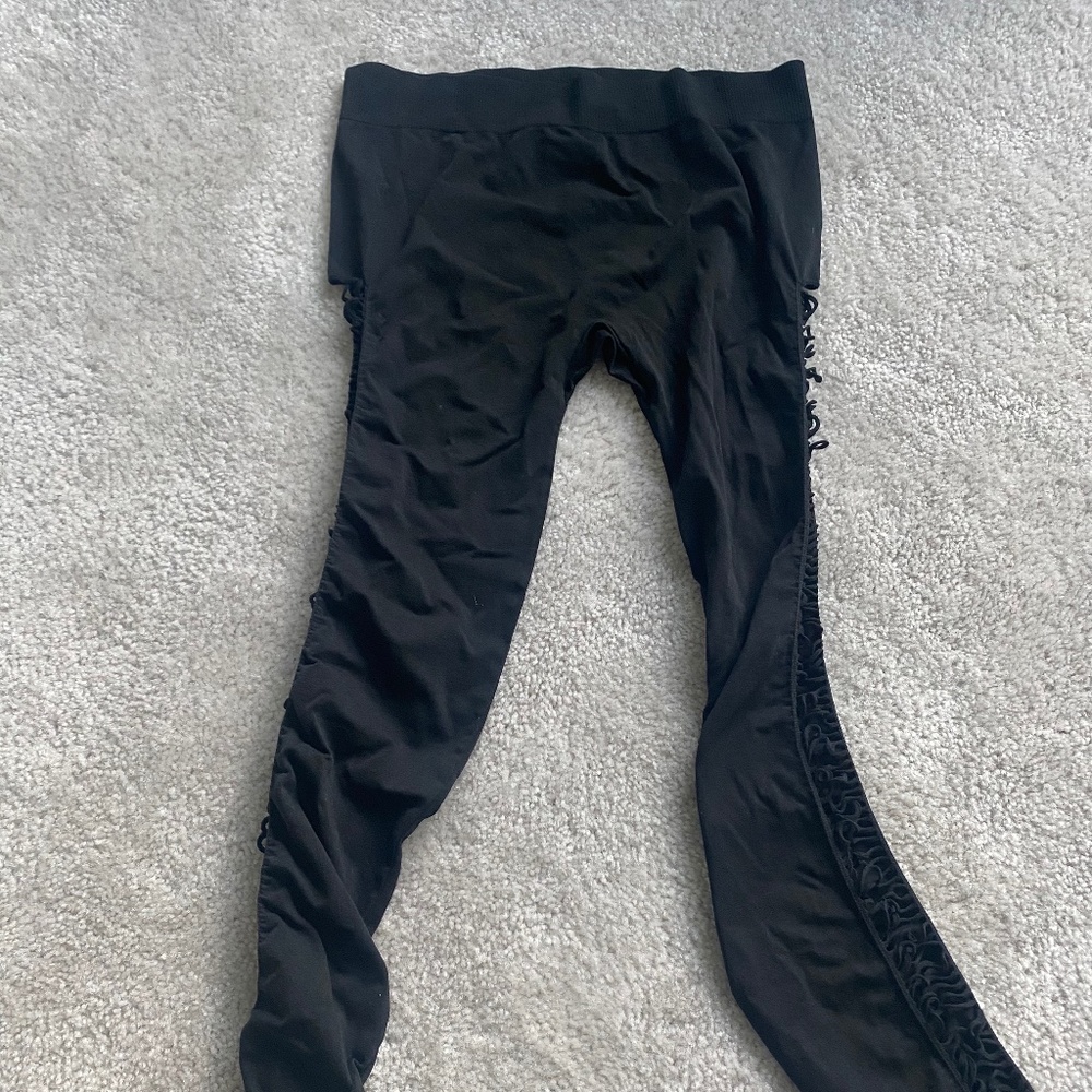 BCBG MAX AZRIA LEGGINGS Nylon SIDE CUT OUT Tights in size M/L